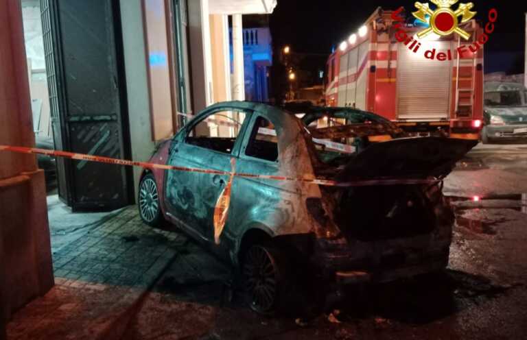 Taviano, auto in fiamme finisce contro una falegnameria: indagini in corso
