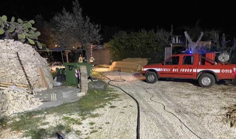 Giovinazzo, nuovo incendio in un locale sul mare: è il secondo in due giorni