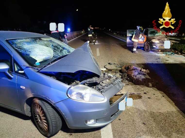 Auto contromano sulla statale si scontra con un altro mezzo: 3 feriti nel Brindisino