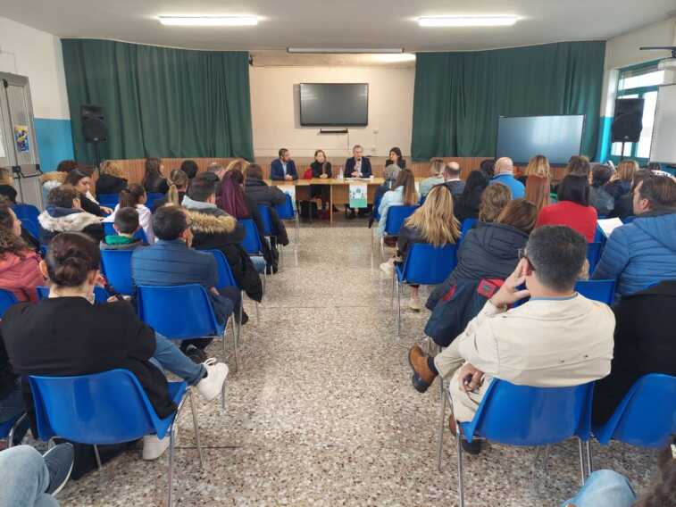 Insetti nella pasta in una scuola di Racale: diffida e multa per l’azienda