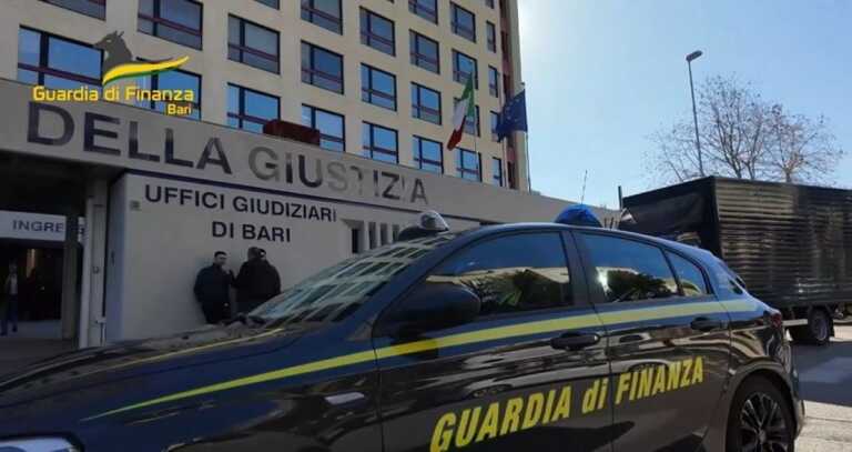 Bari, il faro della Procura su assunzioni di parenti di Cataldo e Pisicchio in aziende pubbliche
