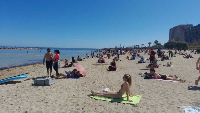 Bari, è già estate: spiagge cittadine prese d’assalto. A Torre Quetta è finalmente festa – FOTO