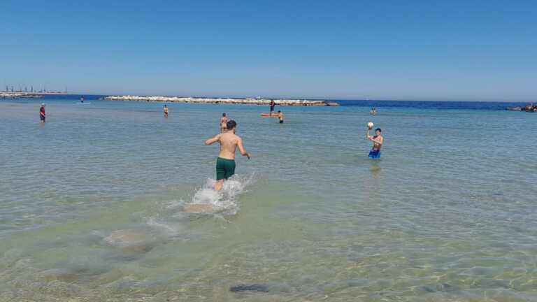 Bari, improvviso malore in mare: 79enne muore a Pane e Pomodoro