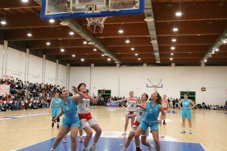 Galleria foto 'Basket, derby promozione di C unica: alla Pink Bari la gara 1 contro l’Angiulli' - foto 1