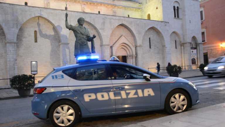 Ruba merce in una tabaccheria e minaccia di usare una pistola: 23enne arrestato a Barletta