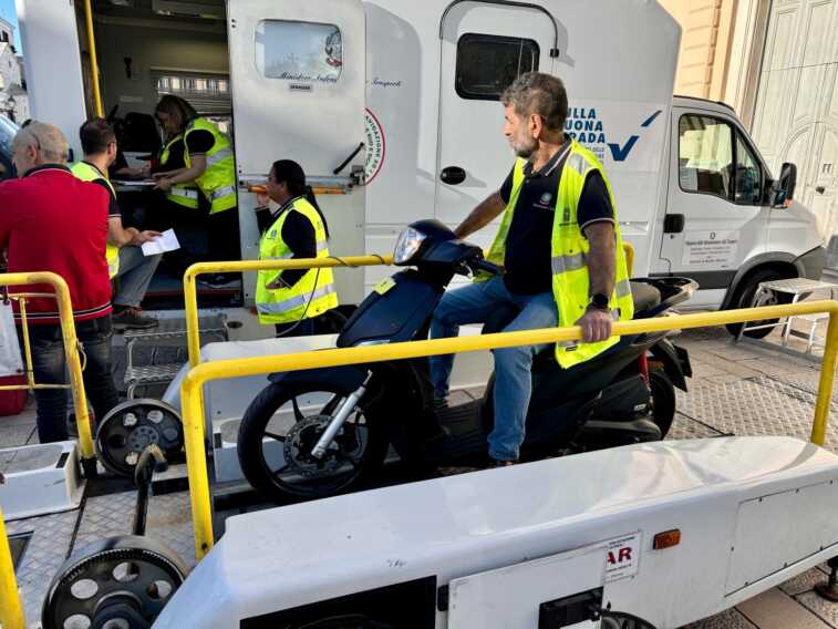 Galleria foto 'Bici elettriche modificate: in un solo giorno multe per 20mila euro a Bari' - foto 5