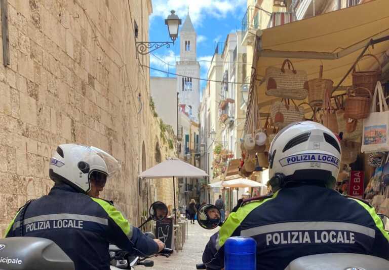 Bari, controlli su bici elettriche e scooter in città: multe per 12mila euro in un solo giorno