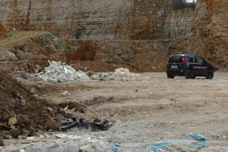 Rifiuti speciali tombati in una cava dismessa nell’Alta Murgia: sequestrata l’area, 9 indagati