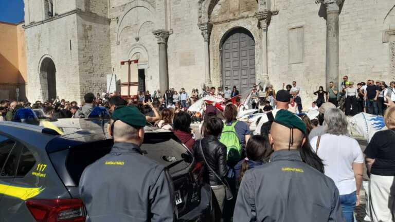 Galleria foto 'Bari si prepara a San Nicola, Decaro: «Gli chiedo di accompagnare la città in un porto sicuro» – VIDEO' - foto 5