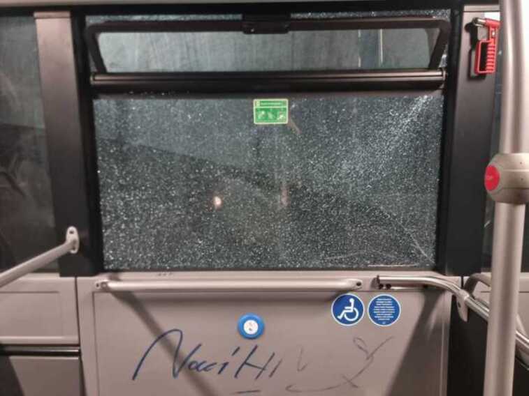 Sassaiola contro gli autobus del trasporto urbano a Taranto: denunciati due episodi