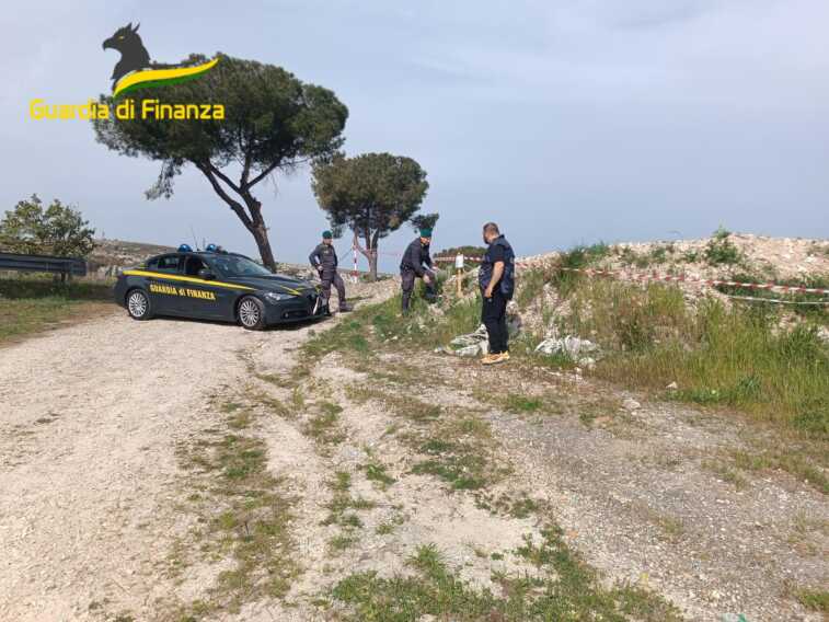 Rifiuti nei pressi del Parco della Murgia Materana: sigilli a un’area da 12mila metri quadrati