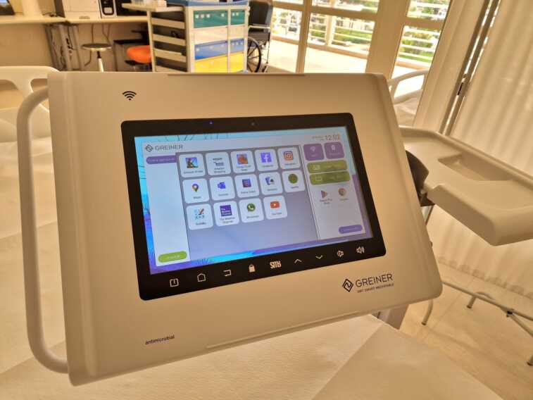 Bari, pazienti in isolamento connessi grazie a un tablet: il programma “Non più soli” all’oncologico