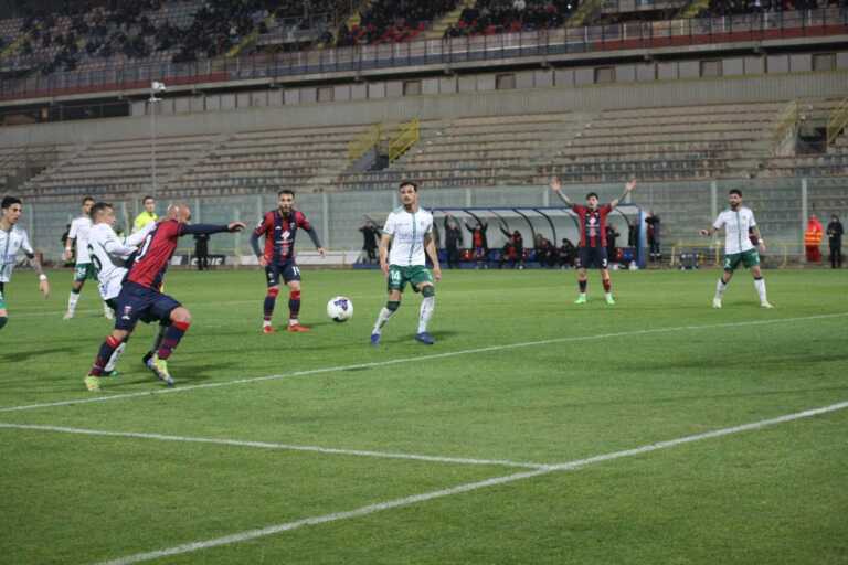 Taranto superbo: un acuto di Simeri per sconfiggere l’Avellino. Lupi raggiunti al secondo posto