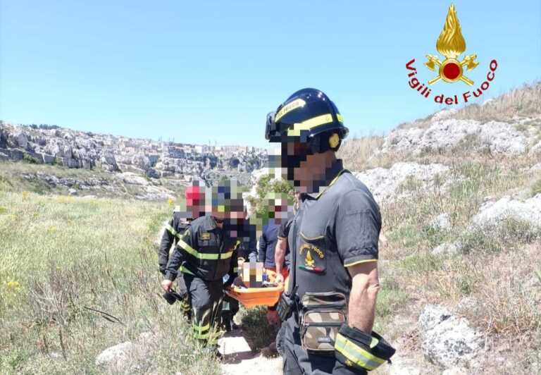 Matera, turista francese cade durante un’escursione in zona Belvedere: soccorso dai vigili del fuoco