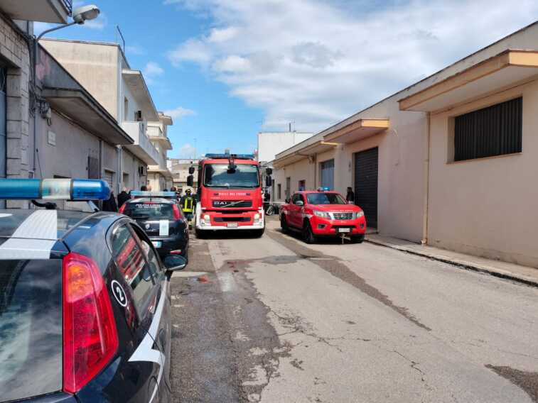 Esplosione a Carovigno, crolla il solaio di un’abitazione: un 66enne muore sotto le macerie – VIDEO