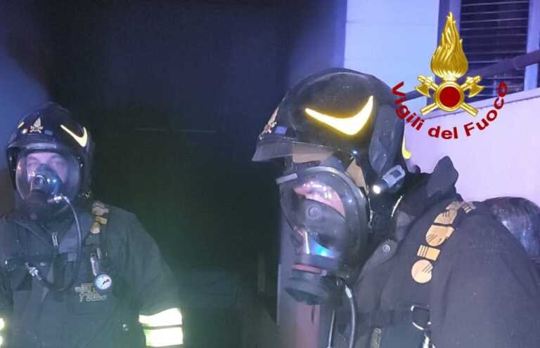 Incendio in un garage a Nardò: inagibile una palazzina di 5 piani. Un intossicato