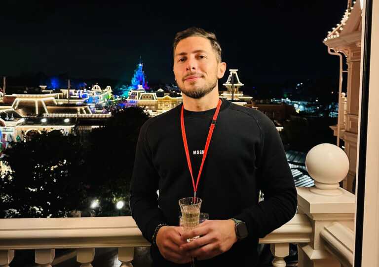 È barese uno degli ambasciatori di Disneyland Paris: il riconoscimento al 33enne Vincenzo Somma