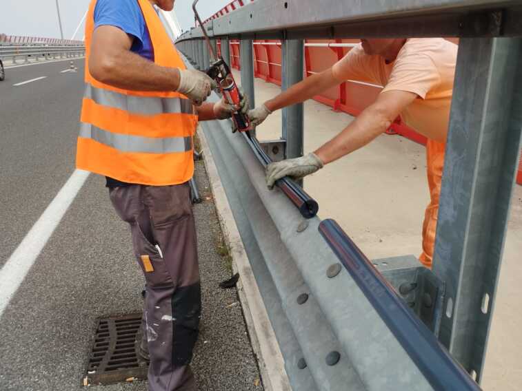 Bari, il ponte Adriatico avrà la sua pista ciclabile: via all’installazione delle protezioni lungo il guard rail
