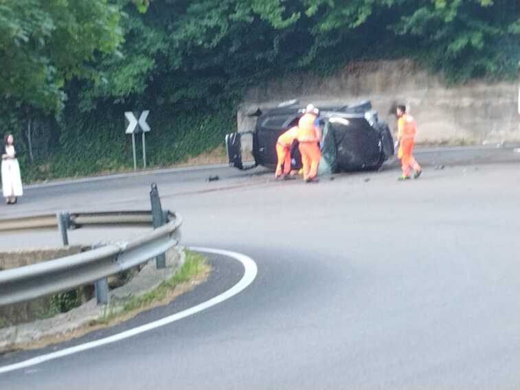Auto si ribalta sulla strada statale 272 nel Foggiano: un morto e un ferito