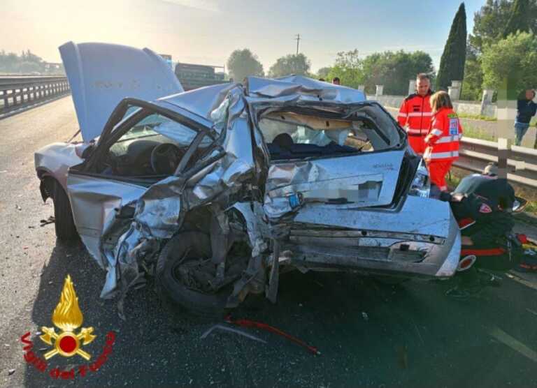 Galleria foto 'Scontro tra un’auto e un furgone sulla strada statale 7 nel Brindisino: muore una donna, 2 feriti' - foto 1