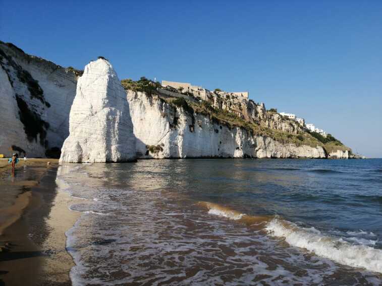 La Scialara di Vieste, con il suo “pizzomunno”, tra le 15 spiagge più belle d’Europa