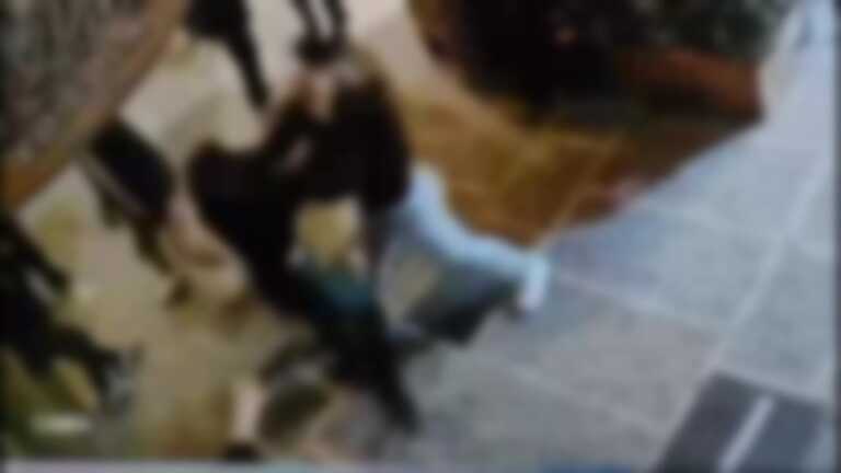 Francavilla Fontana, aggredisce una coetanea e le scaglia contro una sedia: denunciata una ragazza – VIDEO