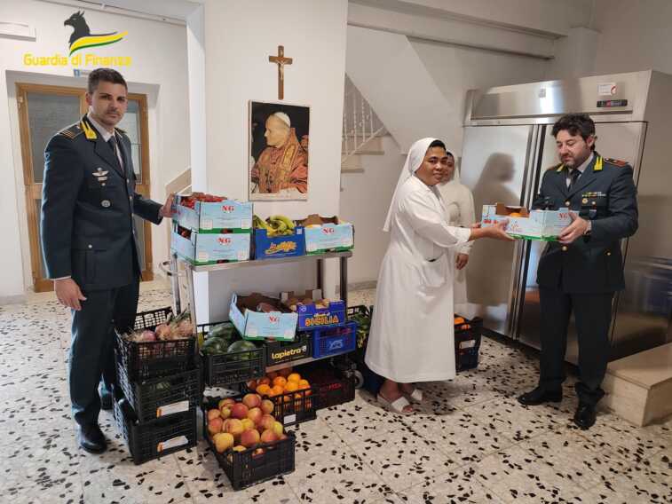 Margherita di Savoia, in beneficenza 3 quintali di frutta e verdura sequestrati a un ambulante abusivo