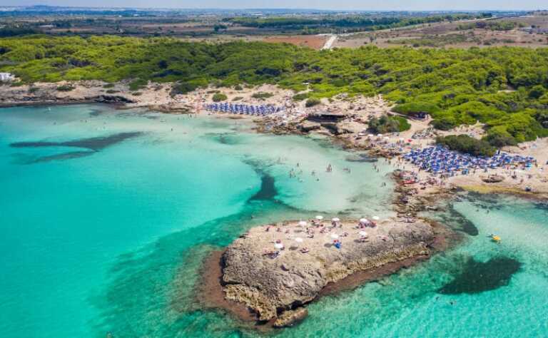 Tariffe troppo care per gli ombrelloni nel Salento, insorgono i balneari: «Tariffe non corrette»