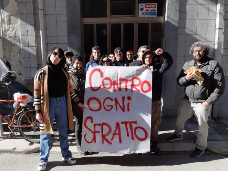Lotta per la casa, il movimento: «Bari invasa dai B&b. Stop all’emergenza abitativa»