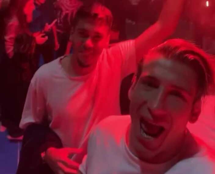 Lecce salvo, la festa dei giocatori giallorossi. Gotti: «Contento anche per D’Aversa» – VIDEO