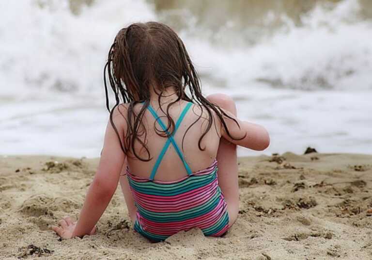 Trani, molesta due ragazzine in spiaggia: arrestato 50enne