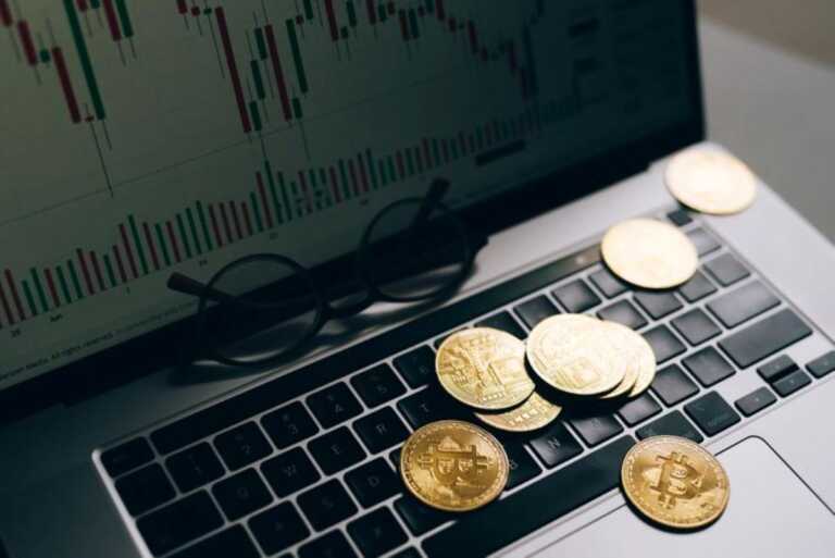 Droga prenotata su Telegram e WhatsApp e i “guadagni” reinvestiti in bitcoin: 10 indagati in Puglia