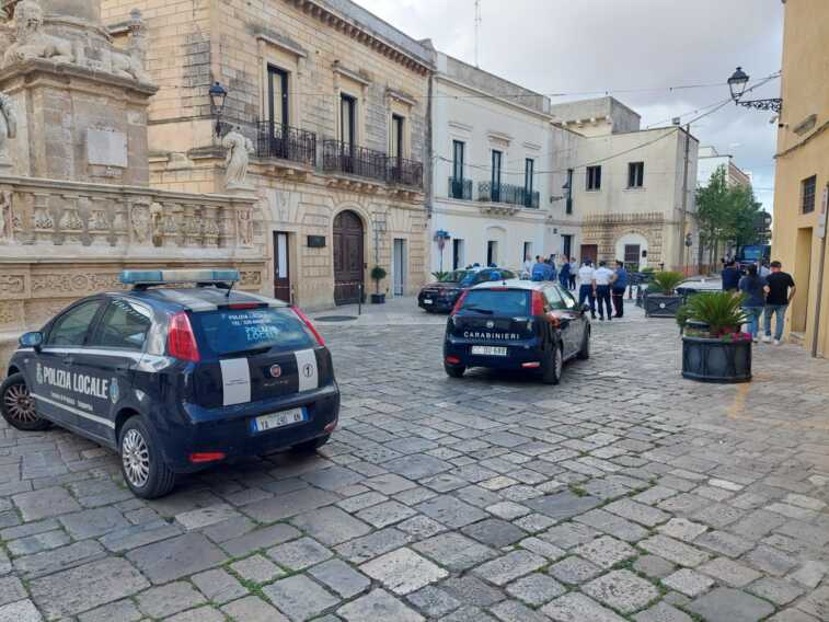 Galleria foto 'Presicce-Acquarica, secondo attentato davanti a un bar: esplode un ordigno, ingenti i danni' - foto 1