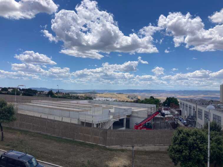 Galleria foto 'Matera, procedono i lavori del bunker per la radioterapia: ultimate le strutture in cemento armato' - foto 1
