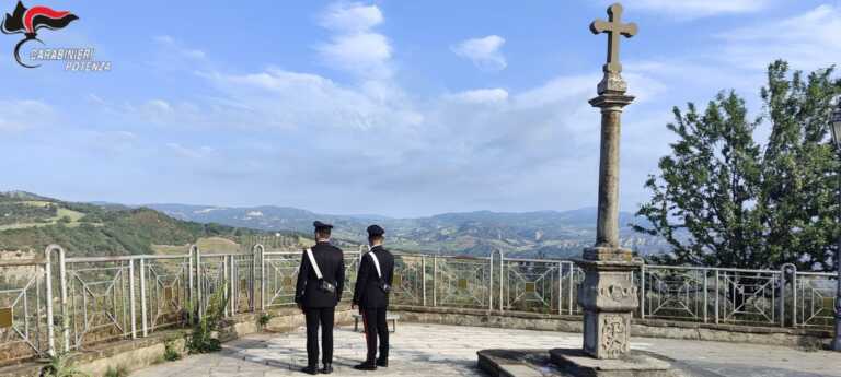 Sant’Arcangelo, 56enne ucraina minaccia di lanciarsi dal terrazzo: salvata dai carabinieri