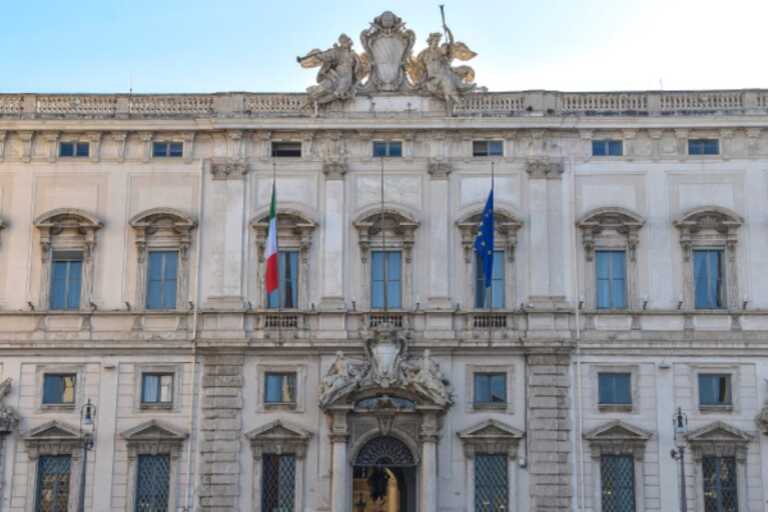 La Corte Costituzionale boccia la “legge anti-sindaci” in Puglia, Emiliano: «Tutto è bene quel che finisce bene»