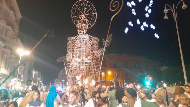 “Verso l’alto”: la magia del Corteo storico di San Nicola a Bari. Decaro: «Tanta emozione» – FOTO e VIDEO