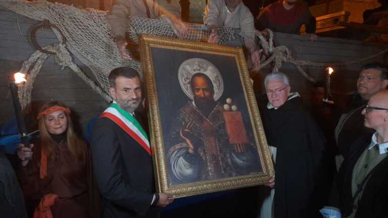 Galleria foto '“Verso l’alto”: la magia del Corteo storico di San Nicola a Bari. Decaro: «Tanta emozione» – FOTO e VIDEO' - foto 27