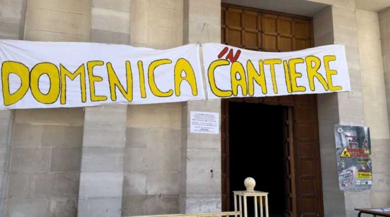 La chiesa è in ristrutturazione, i fedeli con i caschi per visitarla: la “Domenica in cantiere” a Canosa