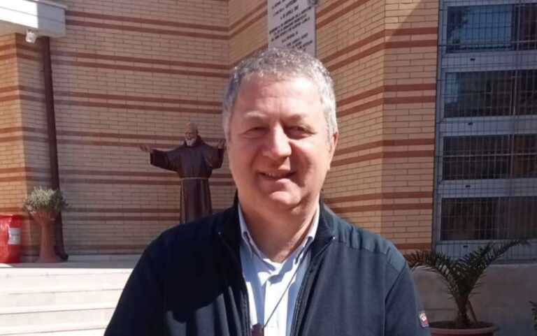 Il Papa: «”Frociaggine” nei seminari». Il sacerdote vicino alle persone Lgbtq: «Così alimenta l’ipocrisia»