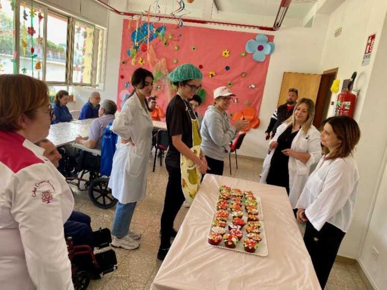 Cupcake colorati e inclusione: a Barletta la festa della mamma è dolce