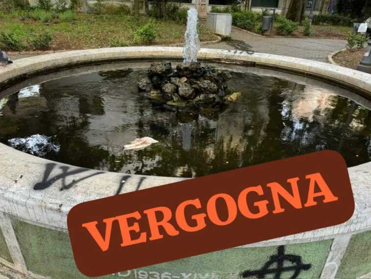 Martina Franca, croci celtiche sulla fontana della villa comunale. Il sindaco: «Vergogna»