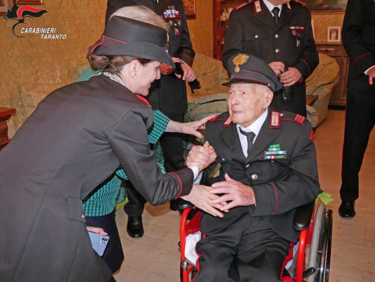 Galleria foto 'Taranto, compie cent’anni il maresciallo dei carabinieri Paladini: orgoglioso dell’uniforme sogna il nipote nell’Arma' - foto 4