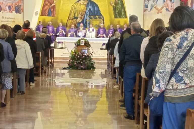 Anziana uccisa a San Giovanni Rotondo, il vescovo al funerale: «C’è sgomento e paura in ognuno di noi»