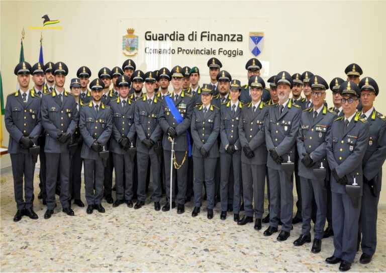 Foggia, 32 finanzieri giurano fedeltà alla Repubblica: la cerimonia nella sede del Comando provinciale