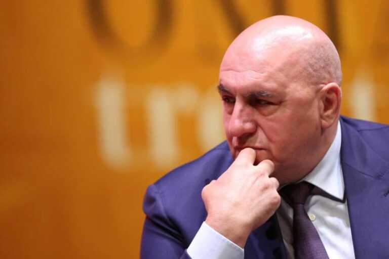 Nuovo malore per Crosetto: il ministro lascia il Consiglio Supremo di Difesa in ambulanza