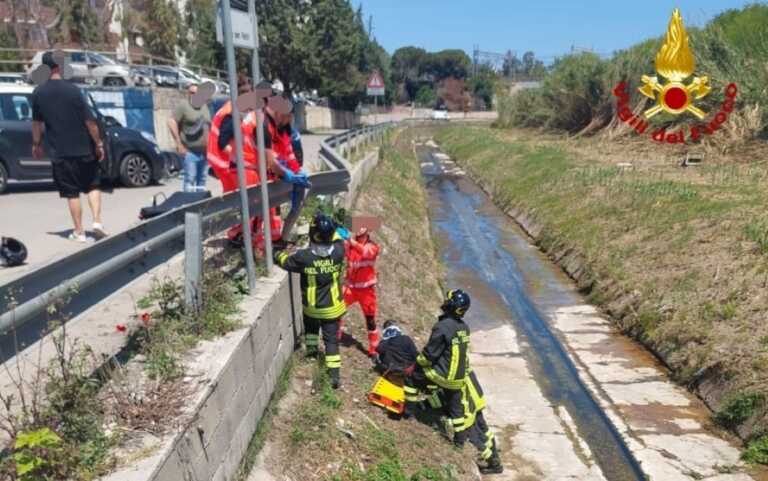 Auto contro scooter a Brindisi: 58enne sbalzato in un canale. Soccorso dai vigili del fuoco