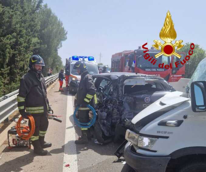Auto contro un furgone sulla strada statale 101 a Galatone: due feriti in ospedale