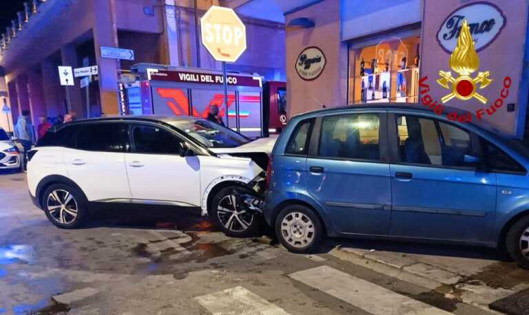 Scontro tra due auto nel centro abitato di Galatone: una donna finisce in ospedale