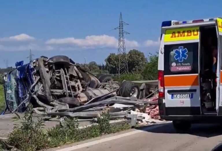 Incidente mortale sulla statale 106 a Castellaneta Marina, tir contro auto: due le vittime